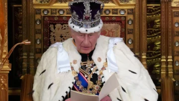 Las medidas clave para Reino Unido en el discurso de Carlos III, mientras tambalea la continuidad de Starmer