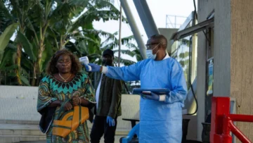 Ebola: EEUU restringe ingreso para viajeros del centro de África por el contagio de un estadounidense