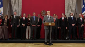 Kast sacude su gabinete: tras dos meses del Gobierno, releva a su portavoz y a la ministra de Seguridad Kast sacude su gabinete: tras dos meses del Gobierno, releva a su portavoz y a la ministra de Seguridad