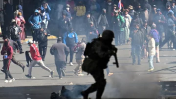 Bolivia entra en nueva escalada de tensión con más de 50 bloqueos; el Gobierno confirma la muerte de un manifestante