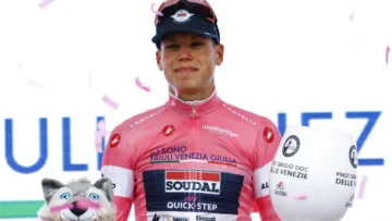 El francés Magnier se viste de rosa en el inicio del Giro de Italia en Bulgaria