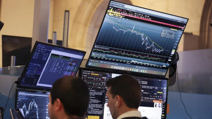 Wall Street cierra mixto pendiente de Trump en China