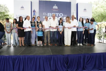 Gobierno entrega techado de cancha en Liceo Ángel Emilio Casado para beneficiar a 298 estudiantes en Ocoa