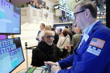 Wall Street cierra mixto, pero con récords en el S&P 500 y Nasdaq