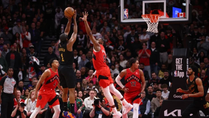 NBA HOY: resultados. Pistons y Raptors fuerzan juegos de desempate con milagrosas victorias