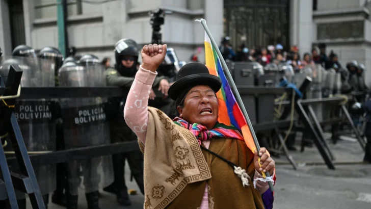 Bolivia protesta, se autoriza sacar a militares y escasez es peor que con el covid