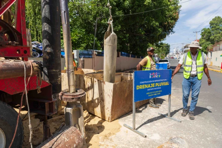 Alcaldía del Distrito Nacional construye filtrantes e imbornales para mejorar drenaje pluvial Alcaldía del Distrito Nacional construye filtrantes e imbornales para mejorar drenaje pluvial