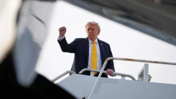 Trump vuelve a rectificar y asegura que revisará el último plan de paz de Irán