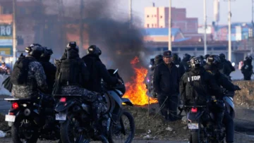 Disturbios, protestas y bloqueos paralizan La Paz, el Gobierno dice que 