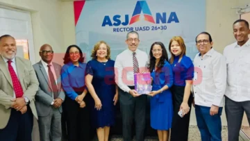 Ana Jacqueline Ureña entrega plan de trabajo a Jorge Asjana junto a candidatos a direcciones de escuelas de Humanidades