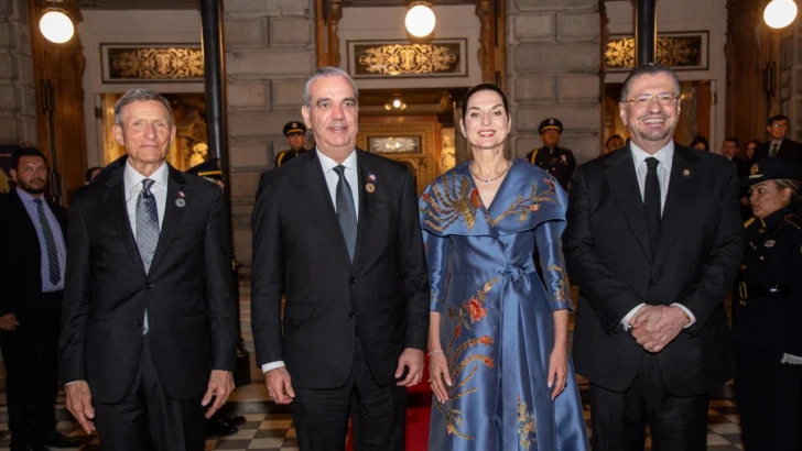 Presidente Abinader participa en cena oficial ofrecida por Rodrigo Chaves en honor a jefes de Estado y de Gobierno