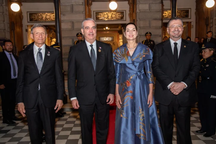 Presidente Abinader participa en cena oficial ofrecida por Rodrigo Chaves en honor a jefes de Estado y de Gobierno