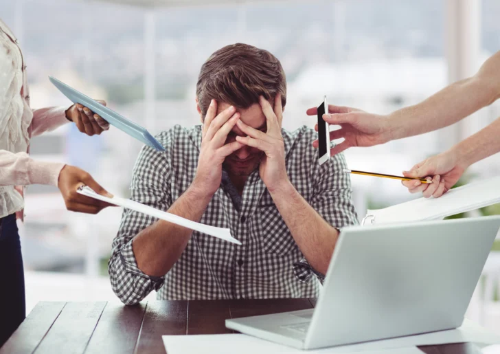 Antes de que llegue el lunes laboral: ¿Por qué el mundo trabaja más y vive menos?