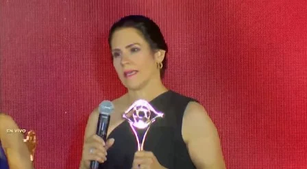 “Es triste ganar un premio por una tragedia así”, dice Alicia Ortega tras recibir premio Iris América 2026