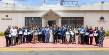 Contraloría robustece servicio de denuncia Alerta Segura CGR con certificación internacional de colaboradores