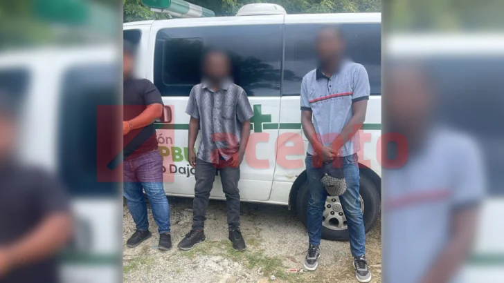 Migración detiene ambulancia que transportaba haitianos indocumentados en Dajabón