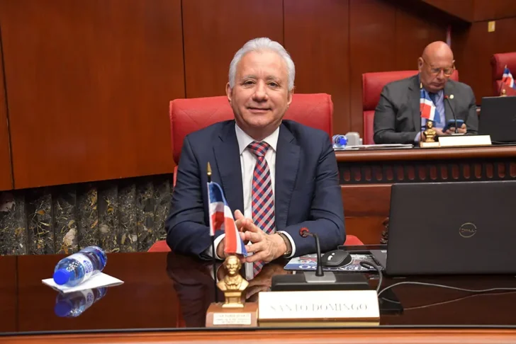Antonio Taveras Guzmán: el senador que le devolvió el carné al PRM desde el hemiciclo, ¿qué sigue tras su renuncia?