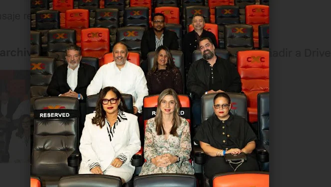 Directivos y jurados del VI Festival de Cine Fine Arts 2026 posan para los medios poco antes de la apertura del evento. Foto suministrada. Directivos y jurados del VI Festival de Cine Fine Arts 2026 posan para los medios poco antes de la apertura del evento. Foto suministrada.
