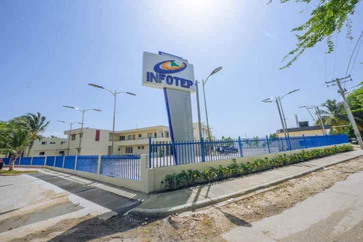 Abinader supervisa avances del Hotel Escuela Guarocuya en Barahona; abriría el 30 de junio