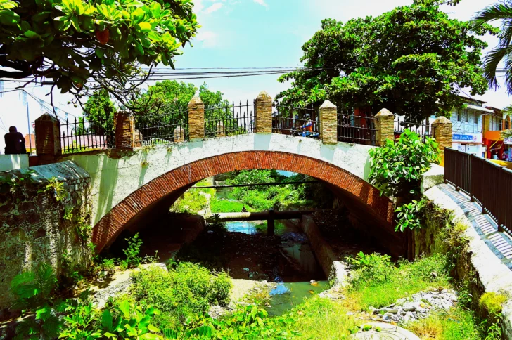 El-Puente-de-la-Guinea-simbolo-tradicional-de-Puerto-Plata-Foto-Odalis-728x484