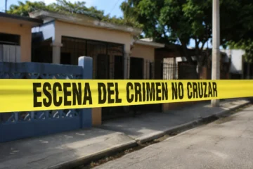 Encuentran mujer sin vida dentro de su vivienda en Santiago