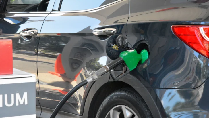 Cada 15 días llega un nuevo golpe: así han subido las gasolinas desde la crisis petrolera