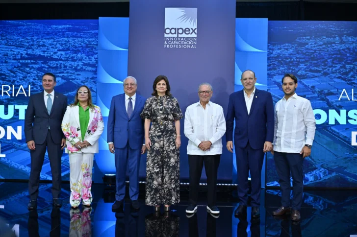 Frank Rainieri llama al empresariado de Santiago a pasar del ensamble a la industrialización con marcas propias