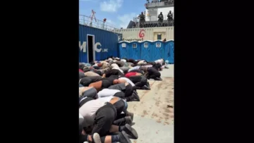 Condena mundial a un ministro israelí por el video de activistas de la flotilla por Gaza atados y de rodillas Condena mundial a un ministro israelí por el video de activistas de la flotilla por Gaza atados y de rodillas