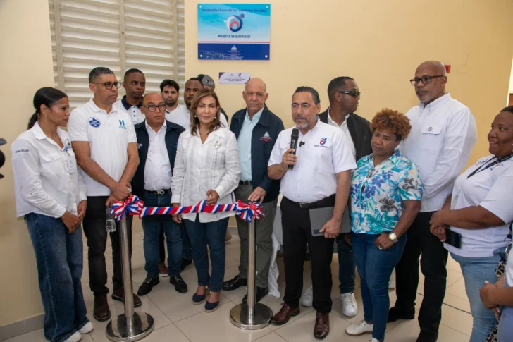 Gobierno lleva jornada social a Pedro Brand y abre ventanilla para trámites de programas estatales