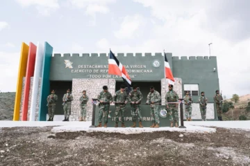 Ejército intercepta 64 haitianos en Santiago Rodríguez y Constanza e inaugura destacamento fronterizo en Jimaní Ejército intercepta 64 haitianos en Santiago Rodríguez y Constanza e inaugura destacamento fronterizo en Jimaní