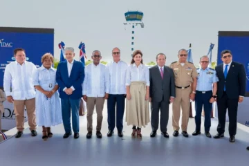 Gobierno inaugura nueva torre de control y sistema de luces en la Base Aérea de San Isidro