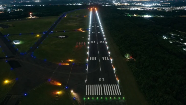 Gobierno inaugura nueva torre de control y sistema de luces en la Base Aérea de San Isidro