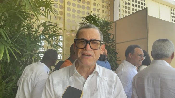 Olivares defiende reforma laboral, mientras empresarios alertan sobre costos e incertidumbre