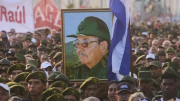 Nadie lo va a secuestrar: manifestantes en Cuba cierran filas en torno a Castro tras imputación de EE. UU. Nadie lo va a secuestrar: manifestantes en Cuba cierran filas en torno a Castro tras imputación de EE. UU.