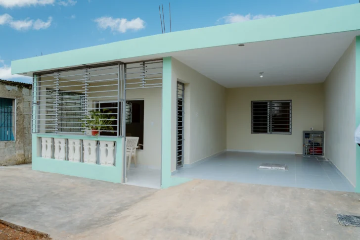 Una casa remozada para la niña Florelys González