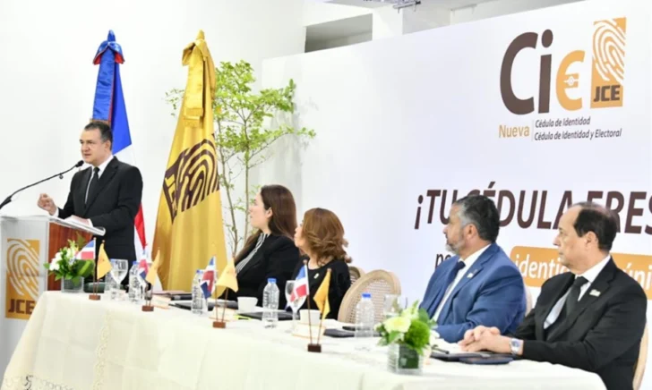 JCE-deja-iniciado-proceso-de-nueva-cedulacion-Foto-JCE-728x436
