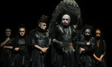¿Quién es John Viana y qué ha aportado al teatro latinoamericano?