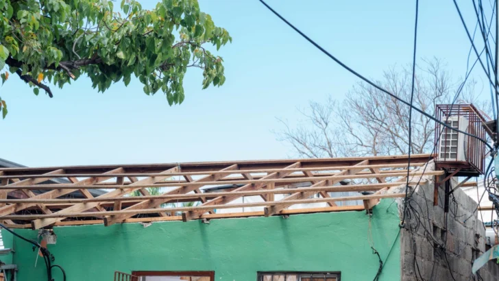 MIVHED interviene viviendas vulnerables en Cristo Rey y San Carlos