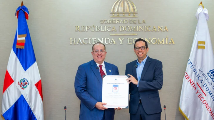 Hacienda y Economía recibe por segunda vez el Sello CAF +300 por excelencia en gestión pública