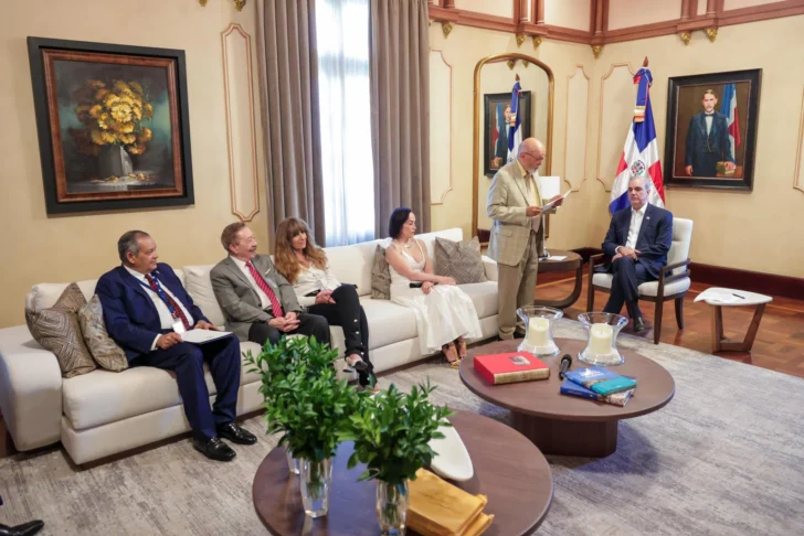  Breve encuentro antes de la entrega de la 