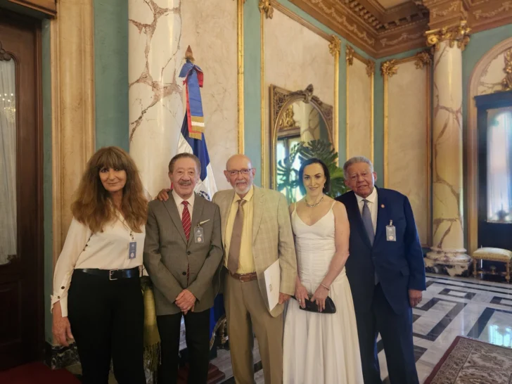  La entrega de la nacionalidad privilegiada se enmarca en la política de reconocimiento que el gobierno dominicano extiende a personalidades de proyección internacional con vínculos con el país.