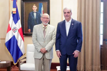Abinader entrega nacionalidad privilegiada al arqueólogo Eduardo Matos Moctezuma, descubridor del Templo Mayor