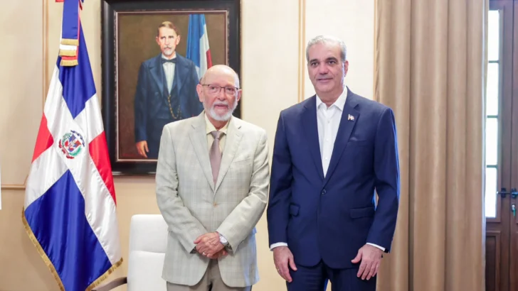 Abinader entrega nacionalidad privilegiada al arqueólogo Eduardo Matos Moctezuma, descubridor del Templo Mayor