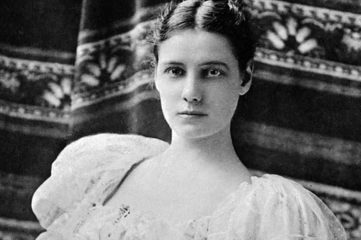 Nellie Bly: la periodista que se fingió loca, dio la vuelta al mundo y cambió el periodismo para siempre