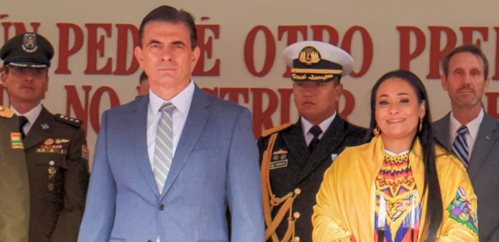 PAZ-Y-LA-EMBAJADORA-DE-COLOMBIA-728x354