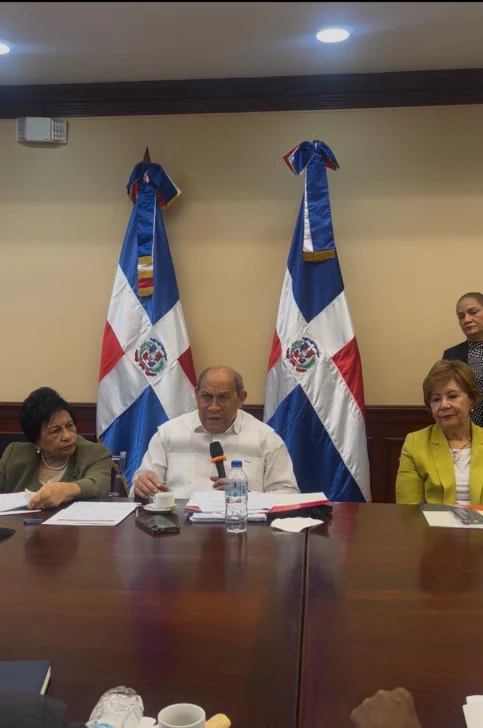Comisión para la Reforma Educativa presenta informe sobre proceso consultivo Comisión para la Reforma Educativa presenta informe sobre proceso consultivo