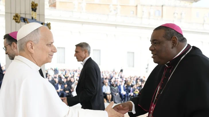 Obispo Castro Marte destaca mensajes de paz y cercanía con los pobres en el primer año del papa León XIV