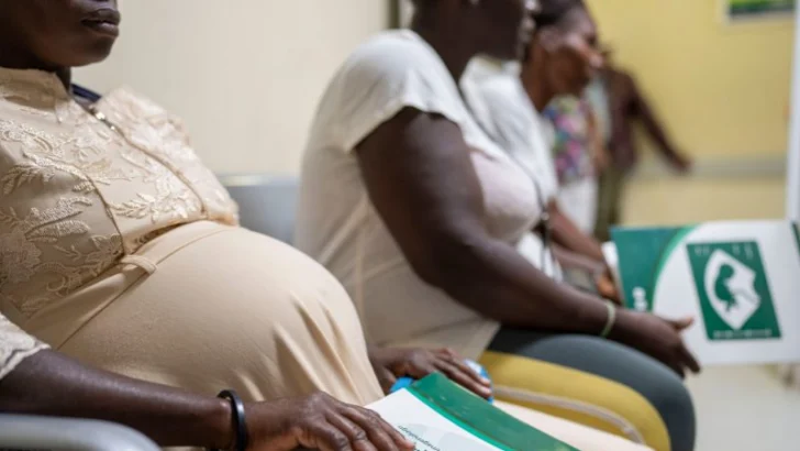 Comisión asegura caída “drástica” de parturientas haitianas en hospitales, pero sin datos públicos que la respalden