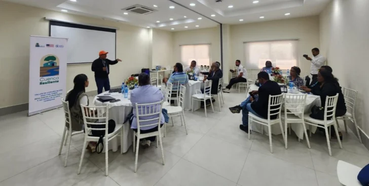 Participantes-en-el-taller-de-resiliencia-comunitaria-728x367