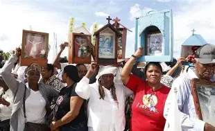 Peregrinos-seguidores-del-Cristo-Fuente-externa